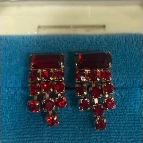 Source Unknown Jewelry - Elegant Vintage Red Ruby (faux) Crystal Earrings - screw on- Simple elegance